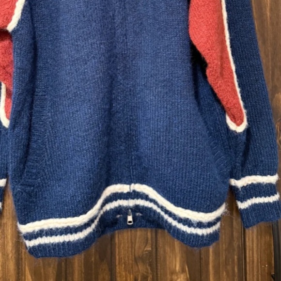 The CAMPUS SWEATER CARDIGAN JACKET! Zip closure, pockets! New L - Picture 3 of 3